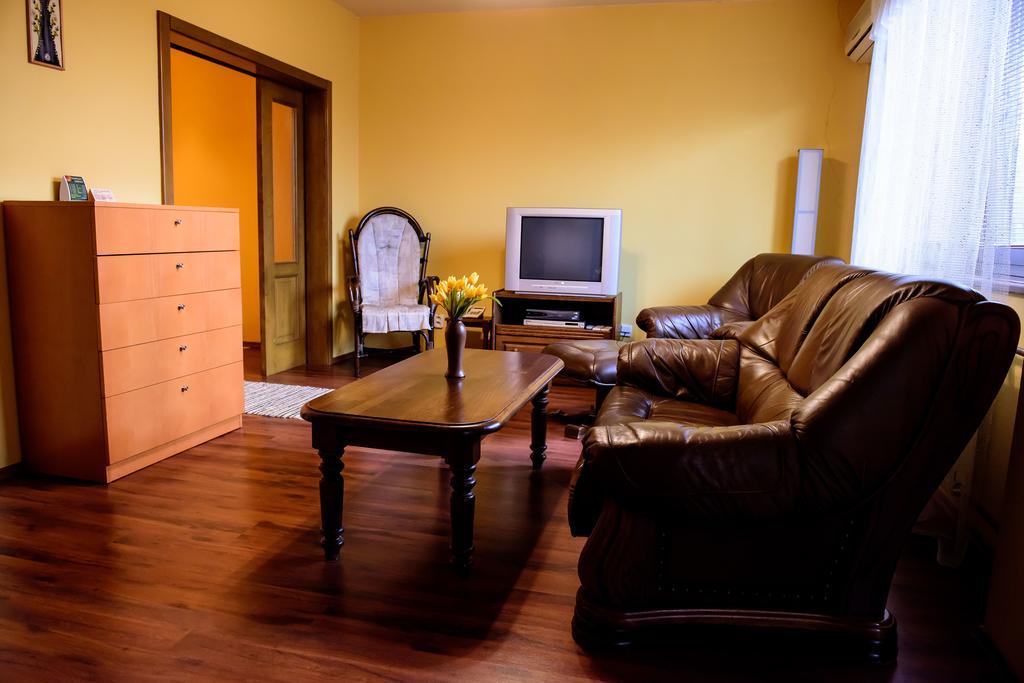 Hotel Slnecny Dvor Michalovce Habitación foto