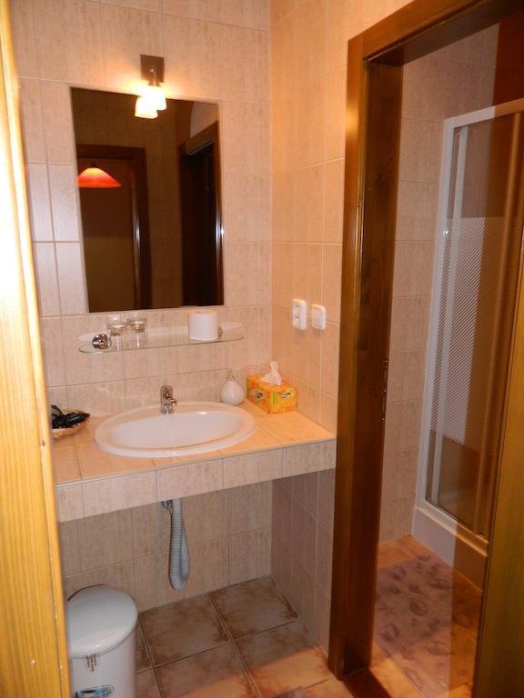 Hotel Slnecny Dvor Michalovce Habitación foto